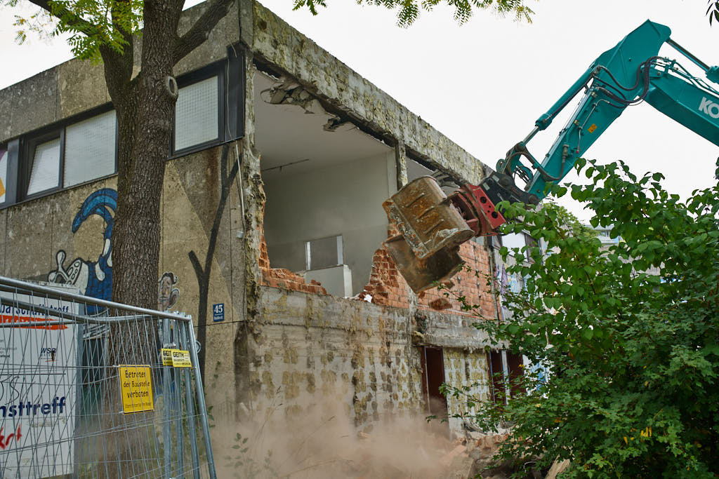 21.09.2021 - Die Abrissarbeiten haben begonnen