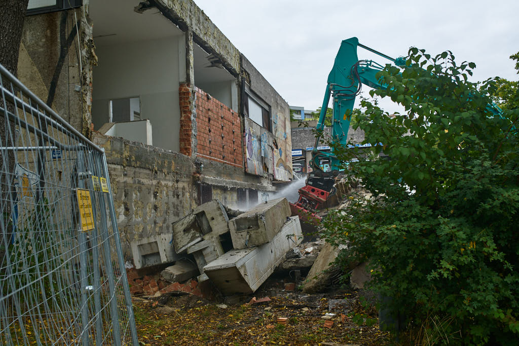21.09.2021 - Die Abrissarbeiten haben begonnen