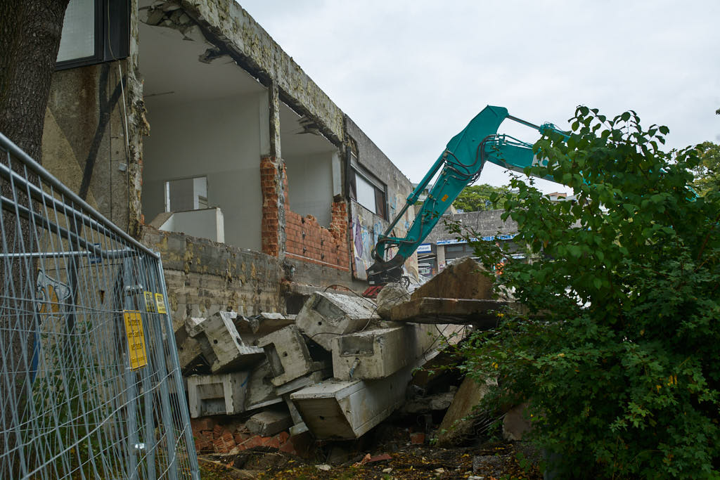 21.09.2021 - Die Abrissarbeiten haben begonnen