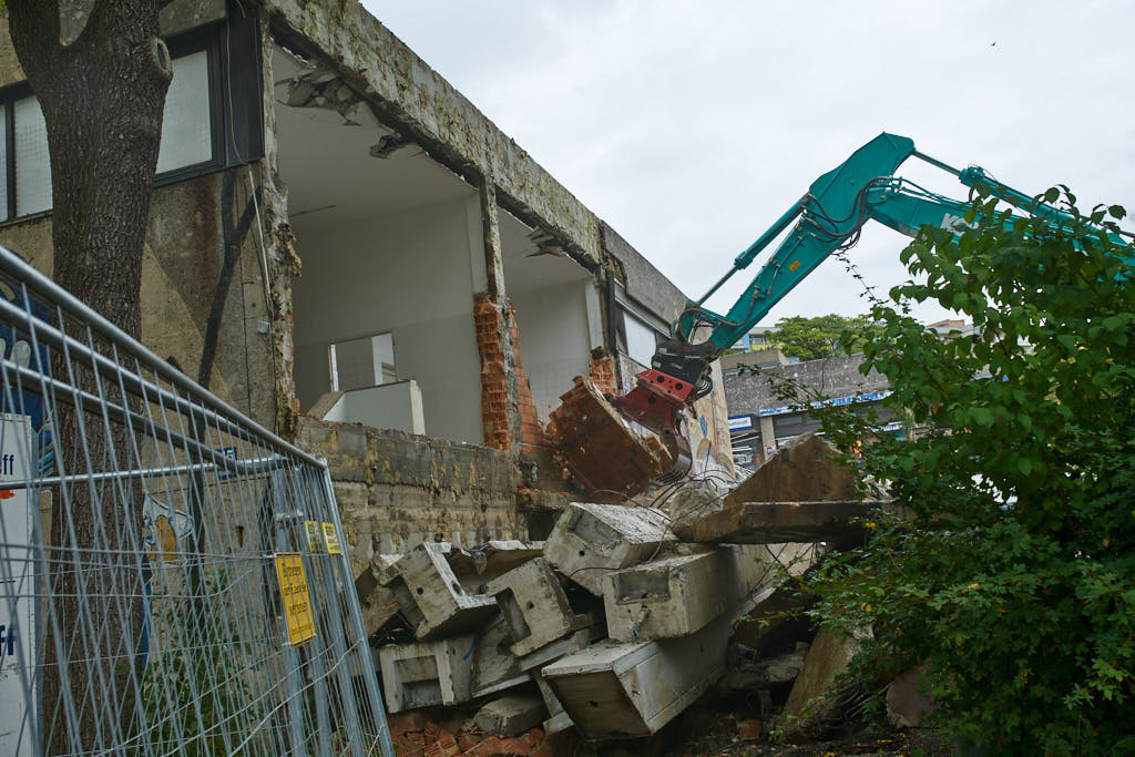 21.09.2021 - Die Abrissarbeiten haben begonnen