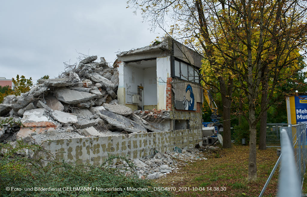 04.10.2021 - Abrissarbeiten am Quiddezentrum in Neuperlach