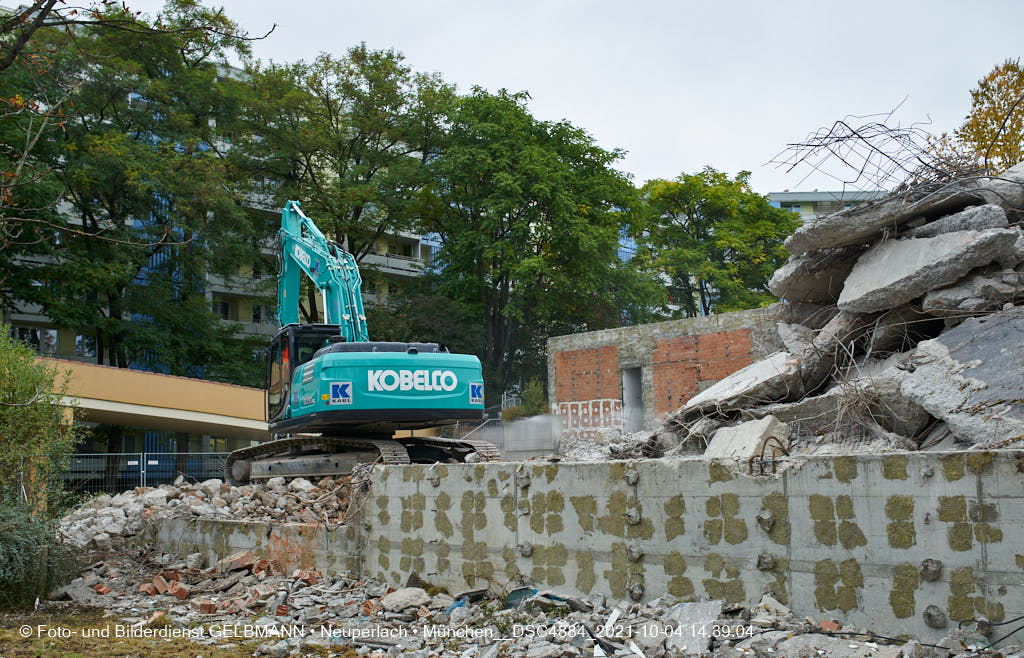 04.10.2021 - Abrissarbeiten am Quiddezentrum in Neuperlach