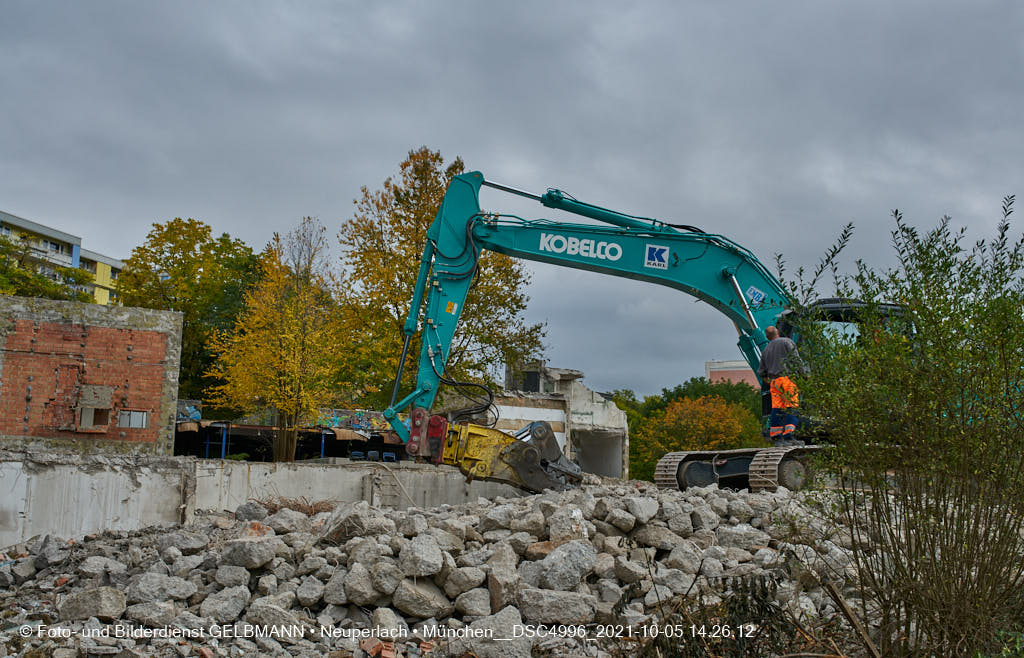 05.10.2021 - Abrissarbeiten am Quiddezentrum in Neuperlach