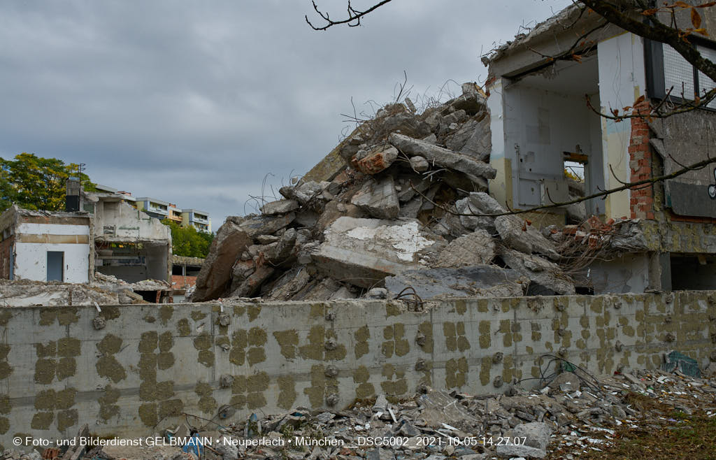 05.10.2021 - Abrissarbeiten am Quiddezentrum in Neuperlach