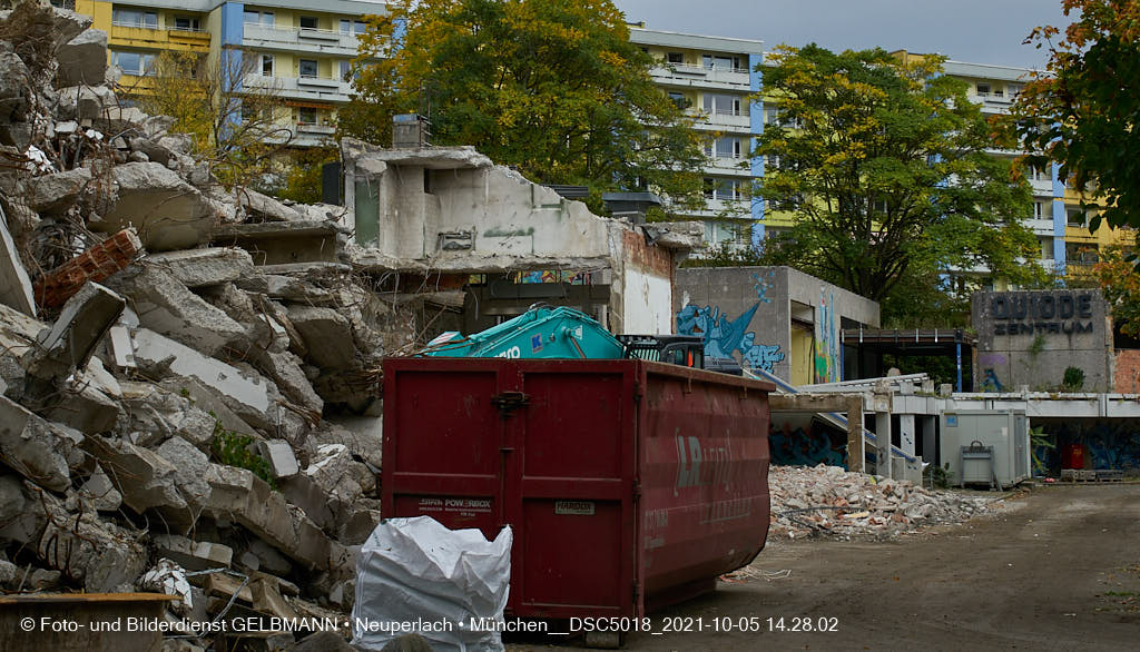05.10.2021 - Abrissarbeiten am Quiddezentrum in Neuperlach