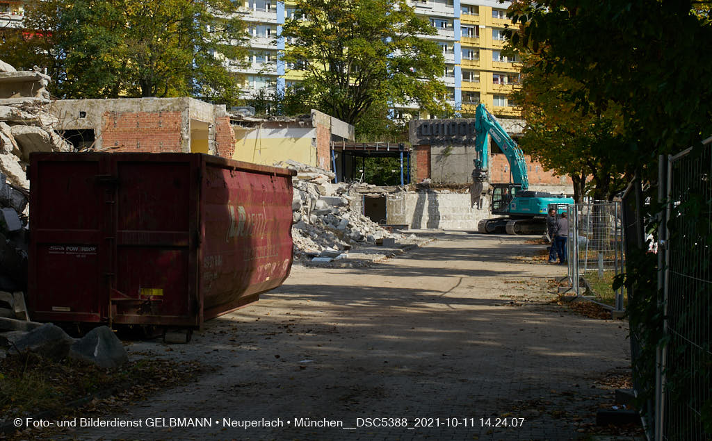 11.10.2021 - Abrissarbeiten am Quiddetentrum in Neuperlach