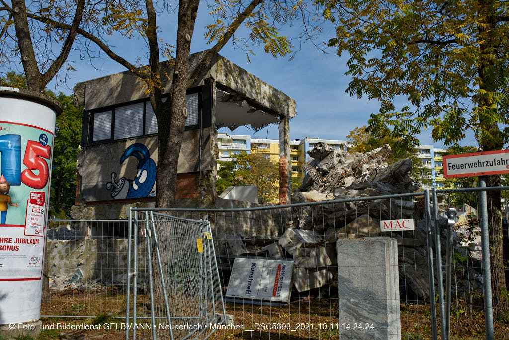 11.10.2021 - Abrissarbeiten am Quiddetentrum in Neuperlach