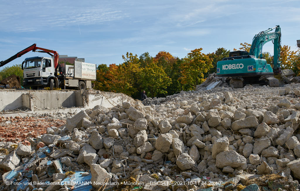 11.10.2021 - Abrissarbeiten am Quiddetentrum in Neuperlach