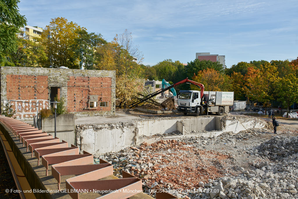 11.10.2021 - Abrissarbeiten am Quiddetentrum in Neuperlach