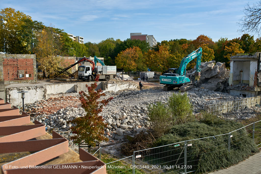 11.10.2021 - Abrissarbeiten am Quiddetentrum in Neuperlach