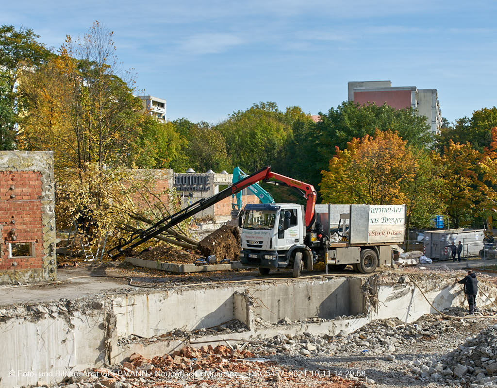 11.10.2021 - Abrissarbeiten am Quiddetentrum in Neuperlach