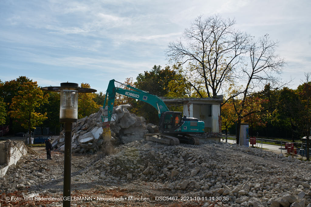 11.10.2021 - Abrissarbeiten am Quiddetentrum in Neuperlach