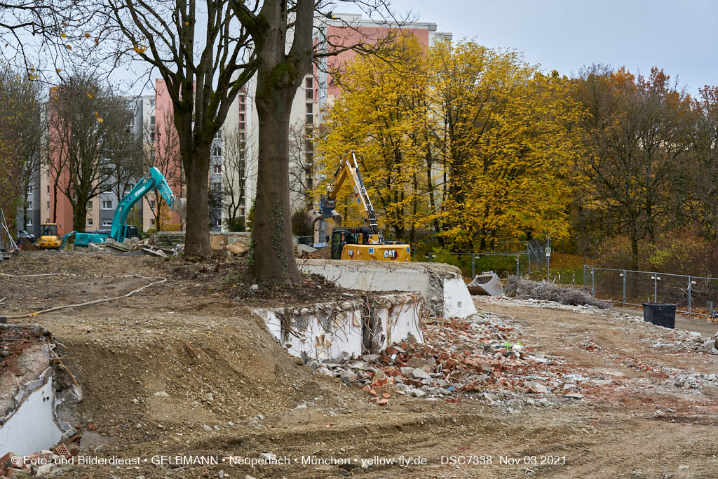 03.11.2021 - Abriss vom Quiddezentrum in Neuperlach