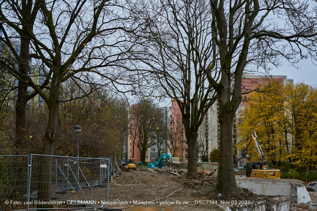 03.11.2021 - Abriss vom Quiddezentrum in Neuperlach