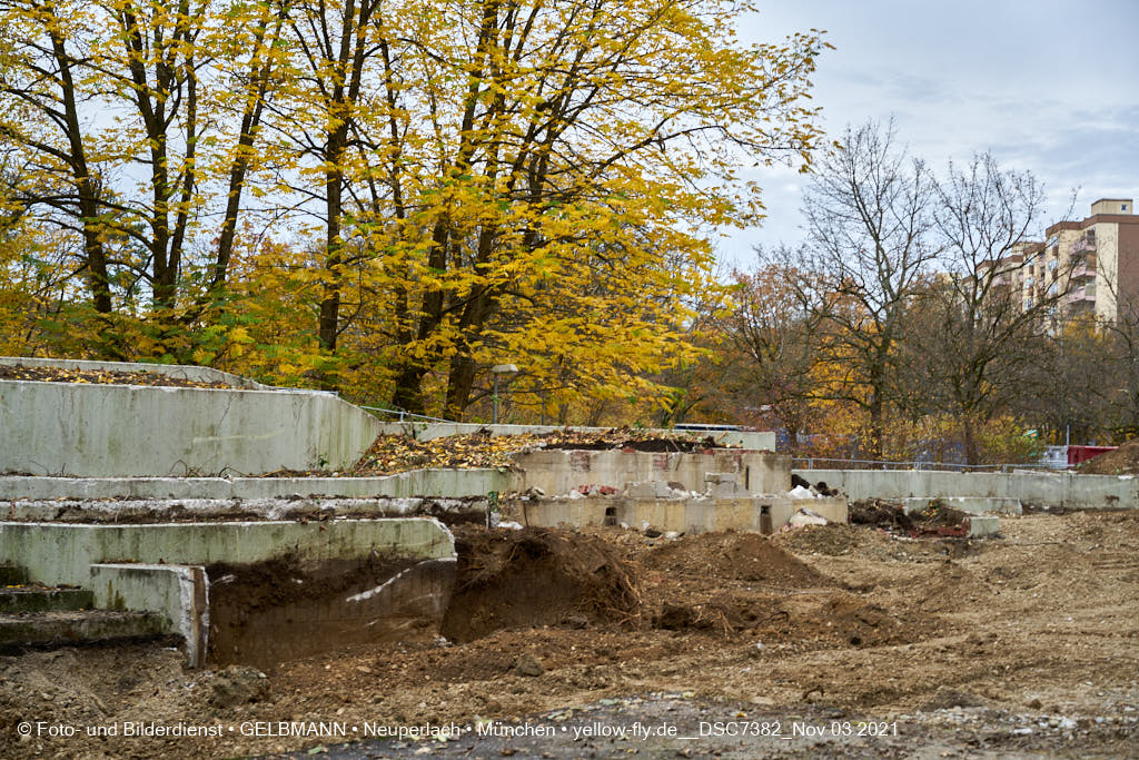03.11.2021 - Abriss vom Quiddezentrum in Neuperlach