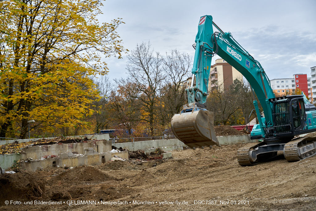 03.11.2021 - Abriss vom Quiddezentrum in Neuperlach