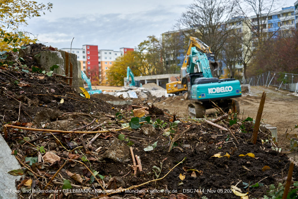 03.11.2021 - Abriss vom Quiddezentrum in Neuperlach