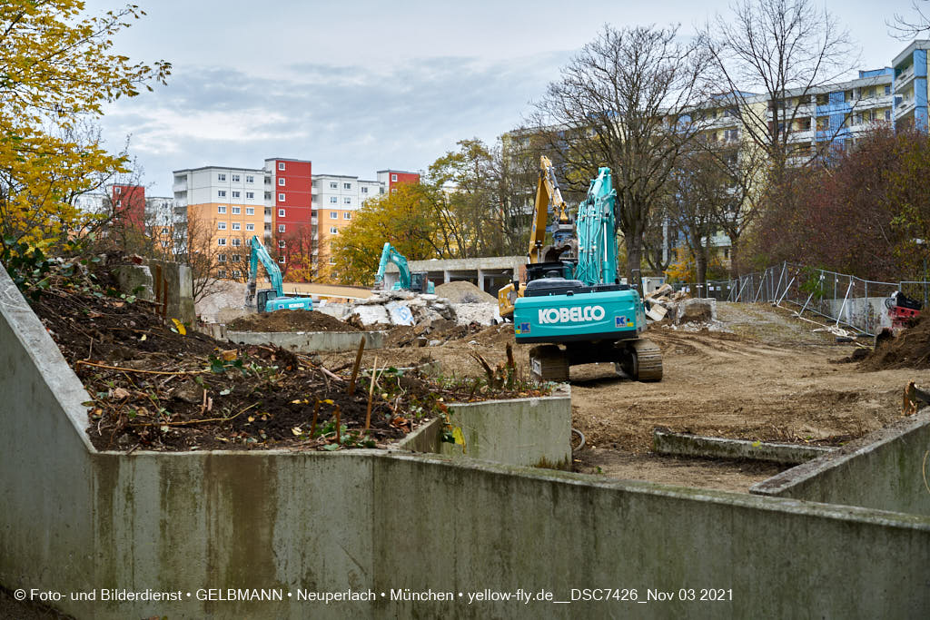 03.11.2021 - Abriss vom Quiddezentrum in Neuperlach