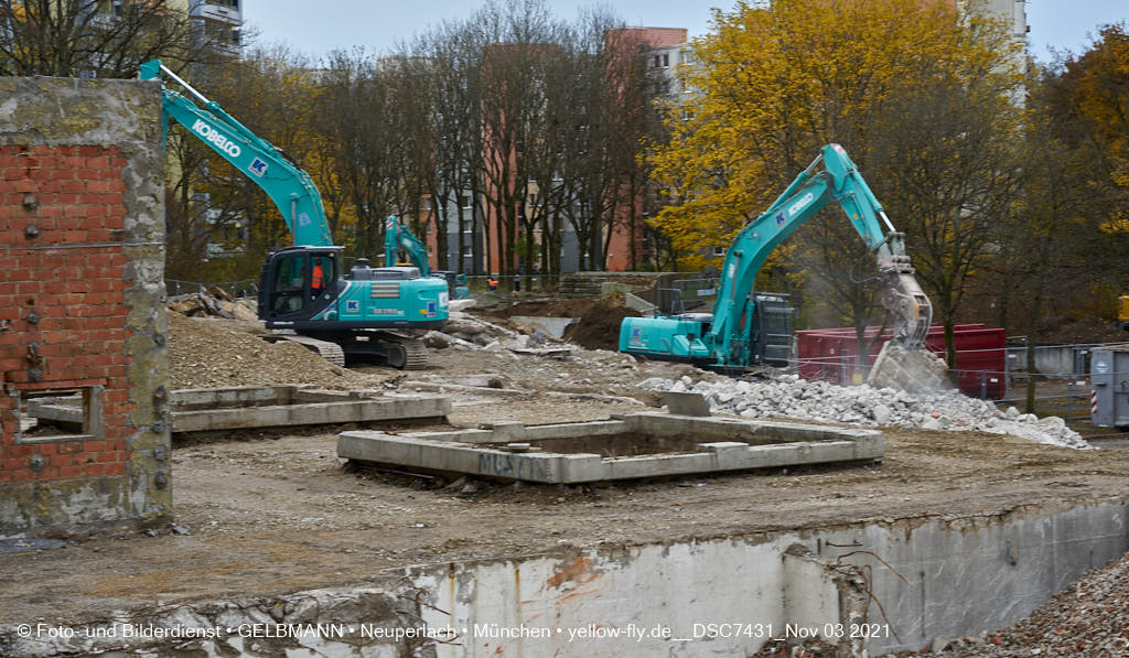 03.11.2021 - Abriss vom Quiddezentrum in Neuperlach