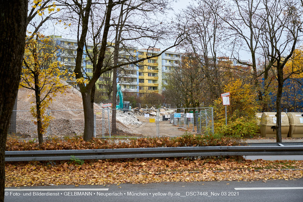 03.11.2021 - Abriss vom Quiddezentrum in Neuperlach