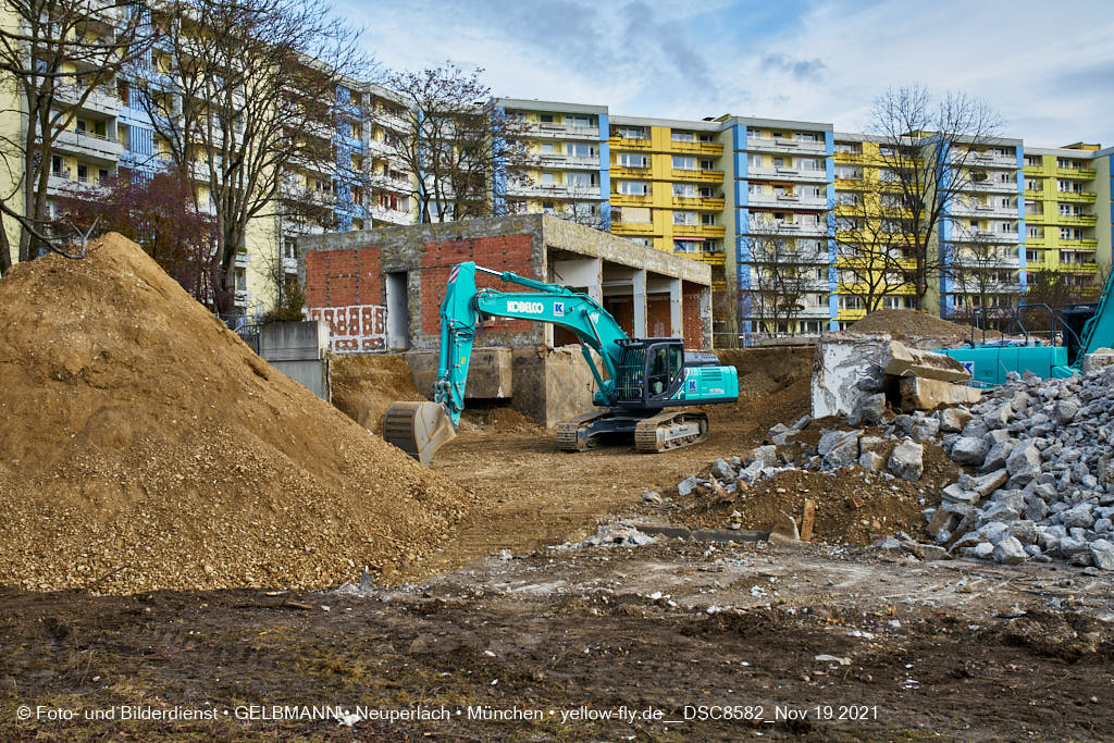 19.11.2021 - Abriss-Baustelle Quiddezentrum in Neuperlach