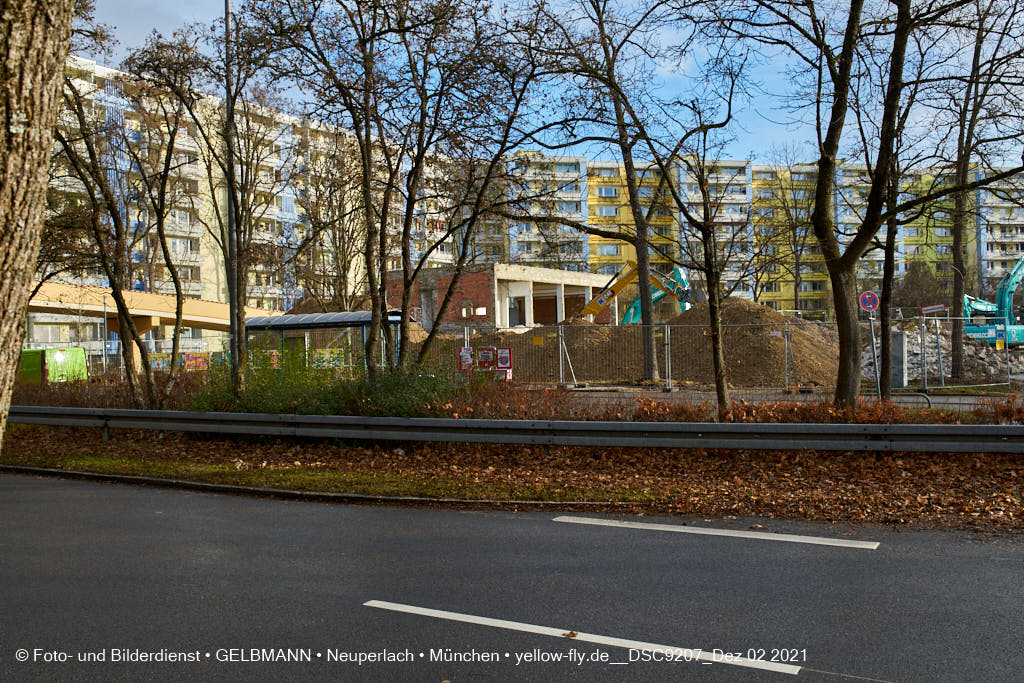 02.12.2021 - Abriss des Quiddezentrums in Neuperlach