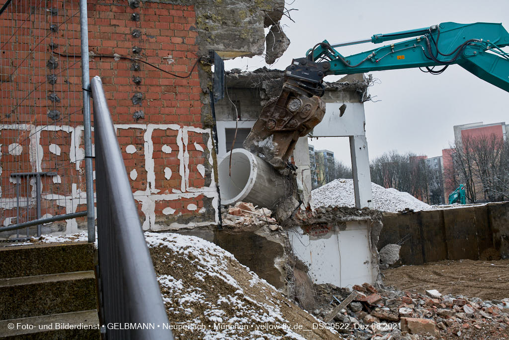 06.12.2021 -Abriss des letzten Hauses im Quiddezentrum in Neuperlach