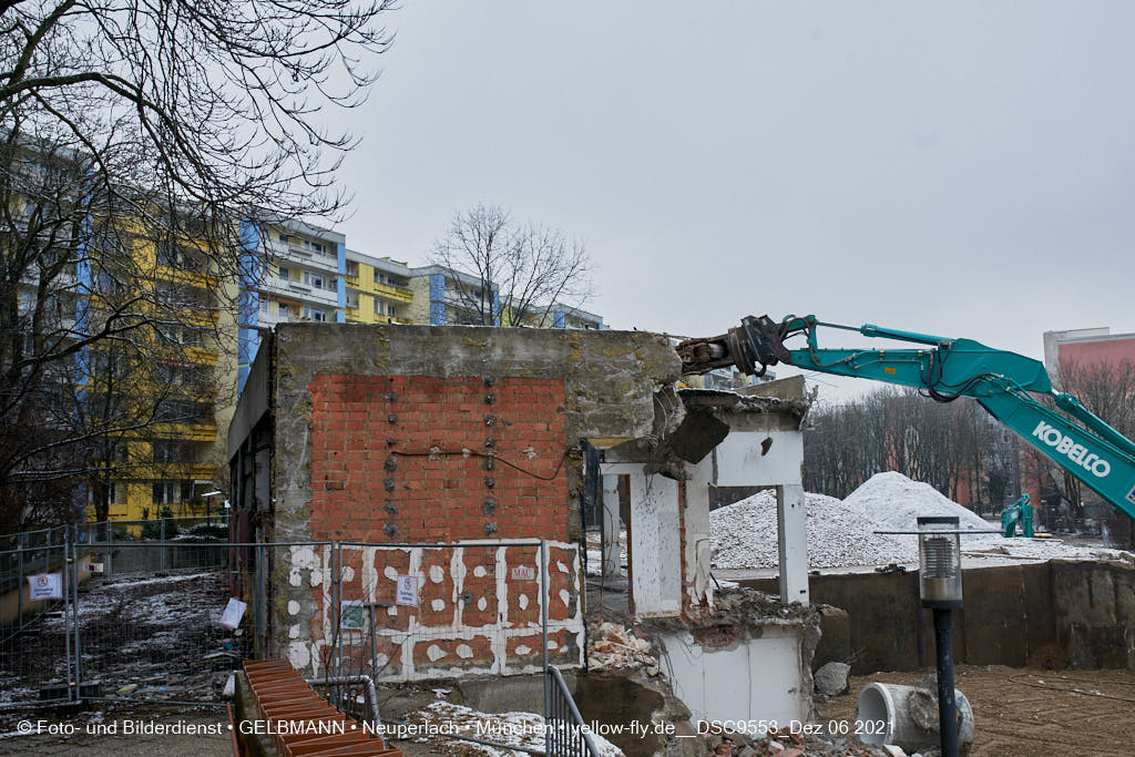 06.12.2021 -Abriss des letzten Hauses im Quiddezentrum in Neuperlach