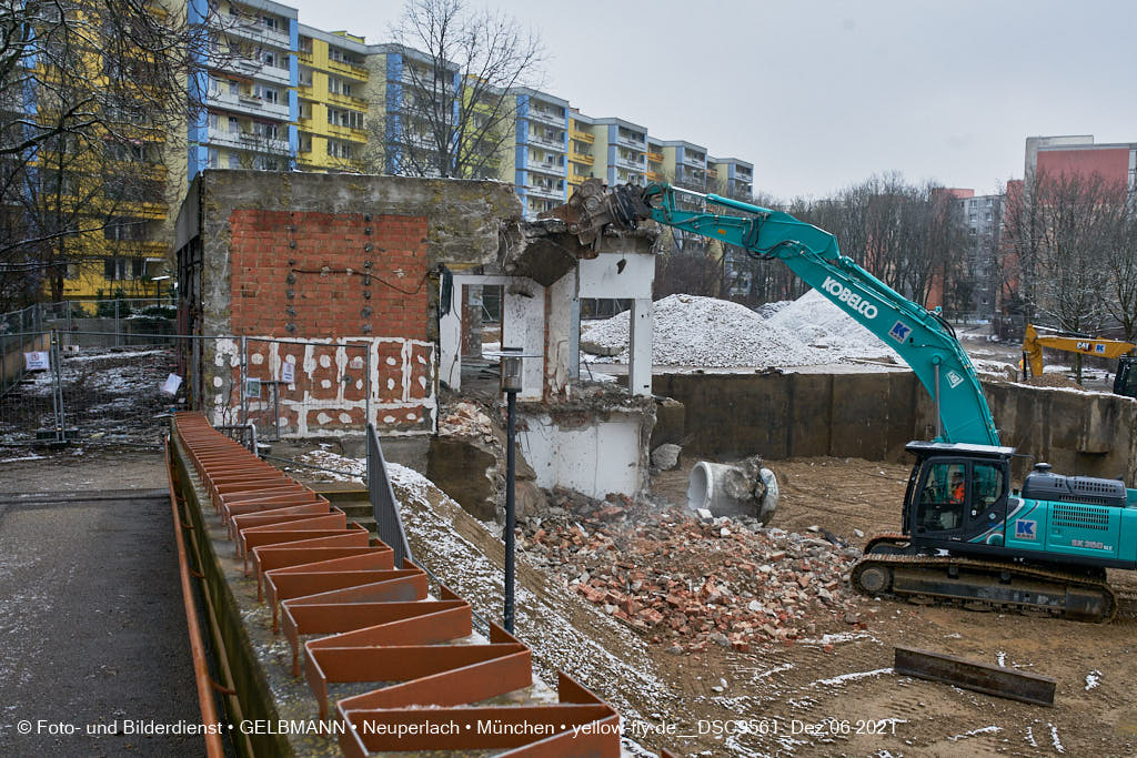 06.12.2021 -Abriss des letzten Hauses im Quiddezentrum in Neuperlach