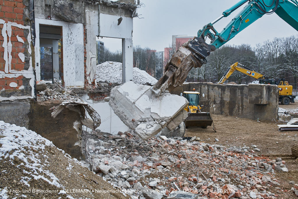 06.12.2021 -Abriss des letzten Hauses im Quiddezentrum in Neuperlach