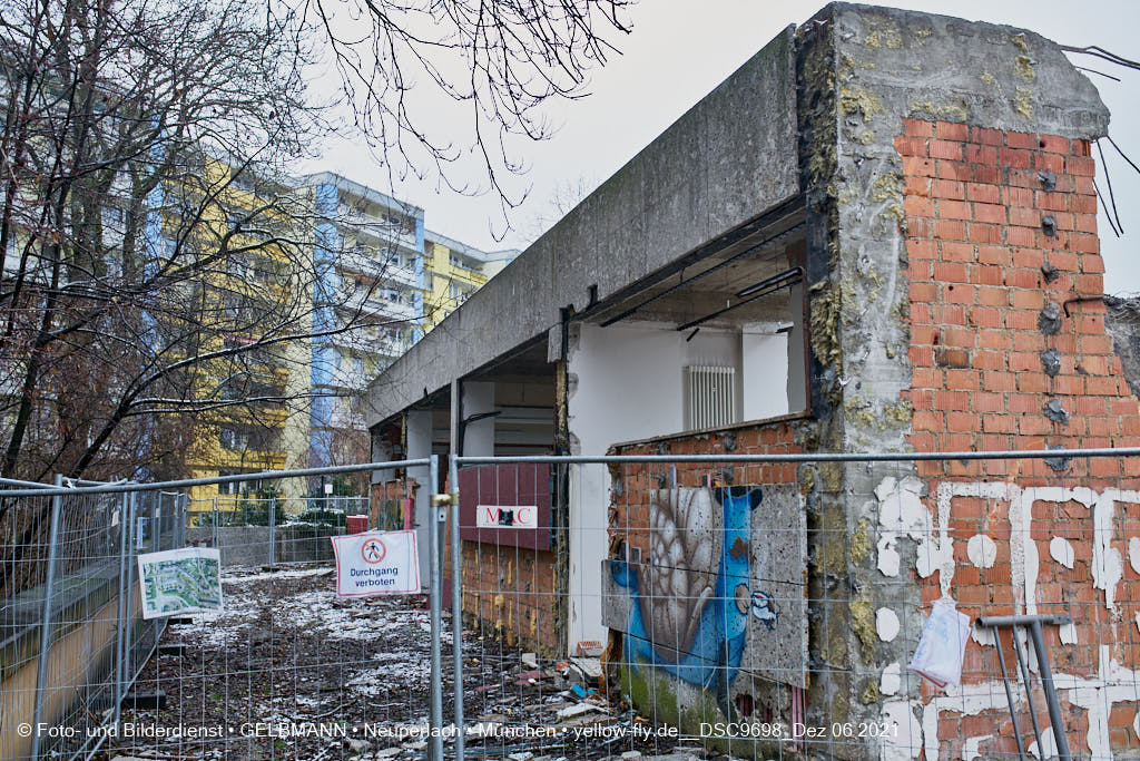 06.12.2021 -Abriss des letzten Hauses im Quiddezentrum in Neuperlach