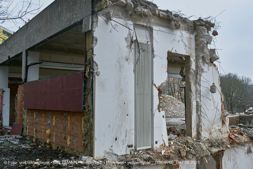06.12.2021 -Abriss des letzten Hauses im Quiddezentrum in Neuperlach