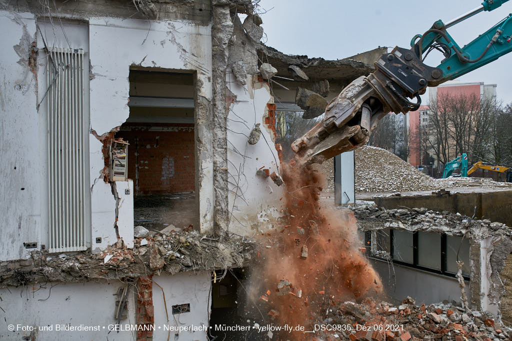 06.12.2021 -Abriss des letzten Hauses im Quiddezentrum in Neuperlach