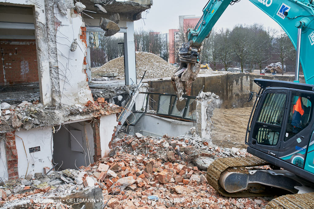 06.12.2021 -Abriss des letzten Hauses im Quiddezentrum in Neuperlach