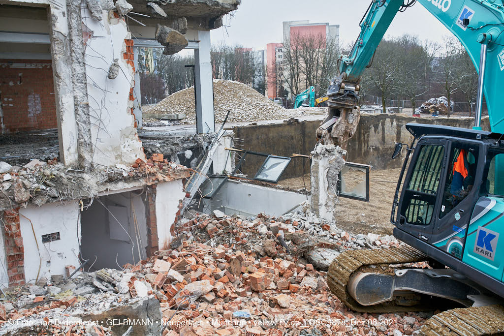 06.12.2021 -Abriss des letzten Hauses im Quiddezentrum in Neuperlach