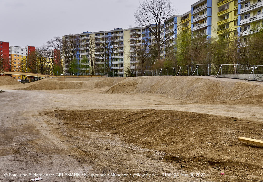 30.03.2022 - Abriss-Baustelle Quiddezentrum in Neuperlach