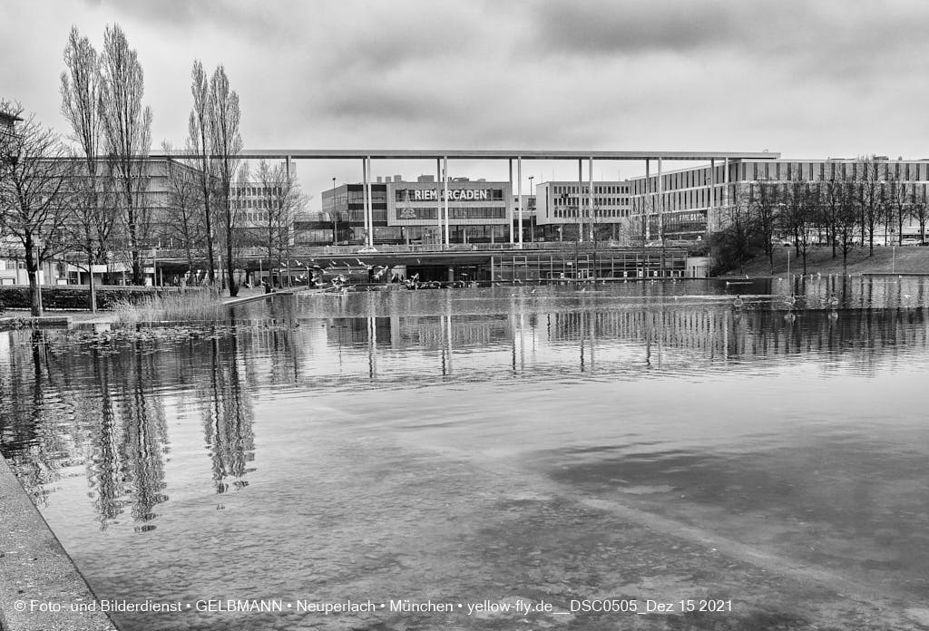 16.12.2021 -Alter Flughafentower in Riem