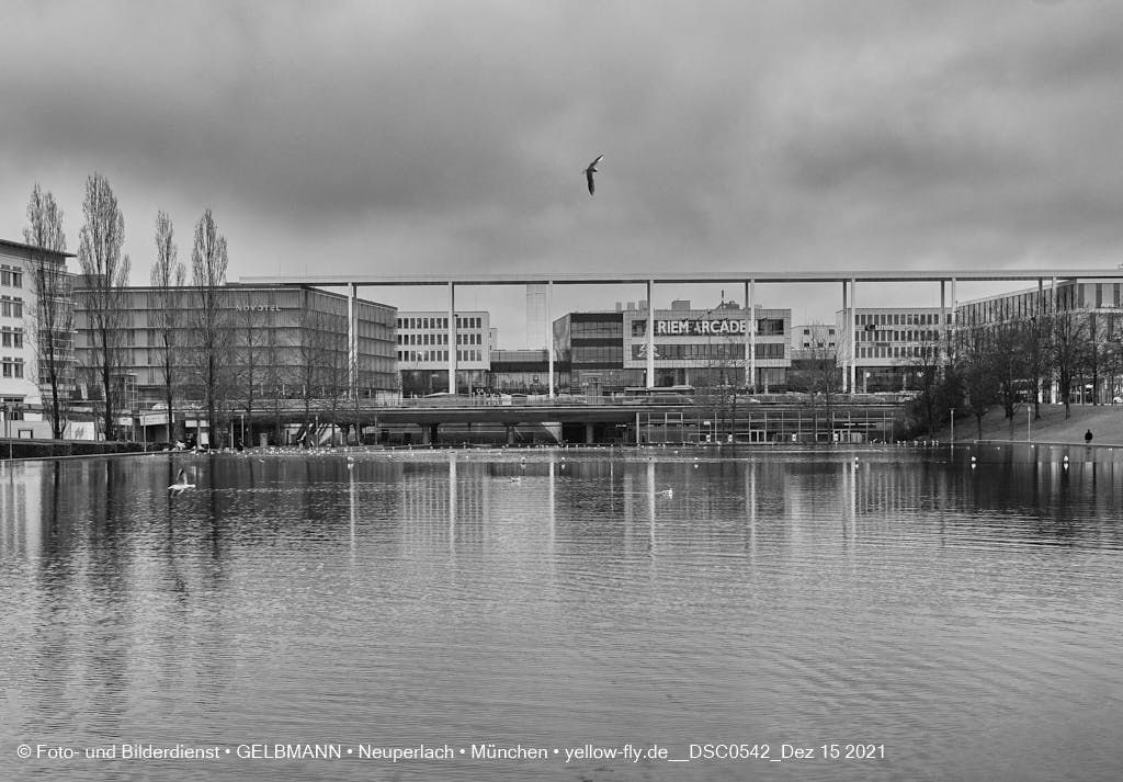 16.12.2021 -Alter Flughafentower in Riem